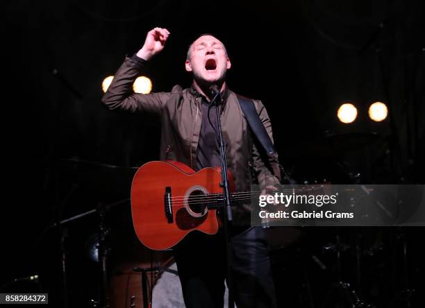 David Gray performs onstage at Rosemont Theatre on October 5, 2017 in Chicago, Illinois.