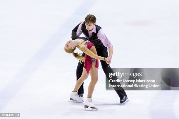 Ekaterina Alexandrovskaya and Harley Windsor of Australia compete in the Pairs Free Skating during day two of the ISU Junior Grand Prix of Figure...