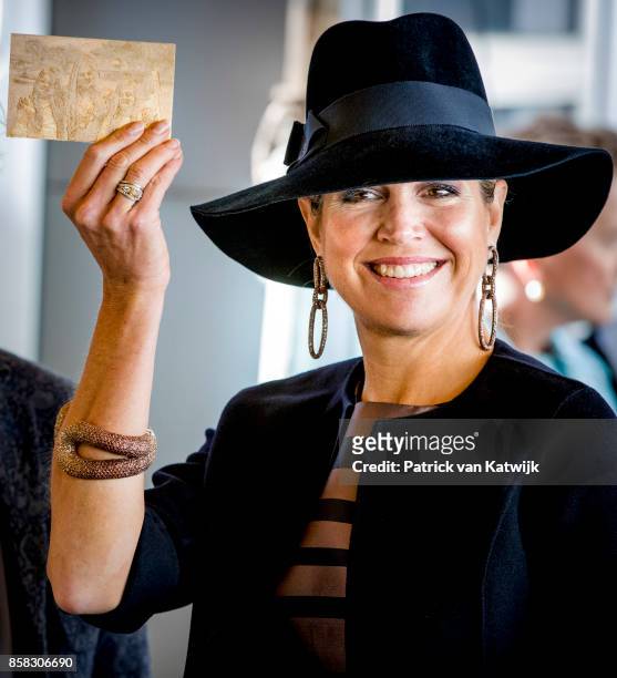 Queen Maxima of The Netherlands, with a 3D picture of her daughters during her visit to the 5th Teachers' Congress on October 5, 2017 in Amersfoort,...