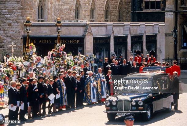 Family members, including Diana's mother, Frances Shand-Kydd, Diana's elder sister, Lady Sarah McCorquodale, the 9th Earl, Charles Spencer, Prince...