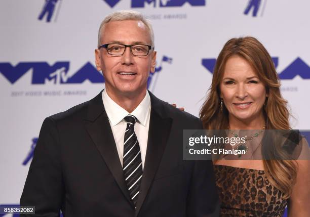 Dr. Drew Pinsky and wife Susan Pinsky attend the 2017 MTV Video Music Awards at The Forum on August 27, 2017 in Inglewood, California.