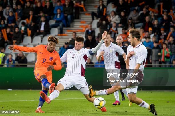 Steven Bergwijn of Jong Oranje, Cernomordijs Antonijs of Jong Letland, Litvinskis Viktors of Jong Letland, Karklins Kriss of Jong Letland 2-0 during...