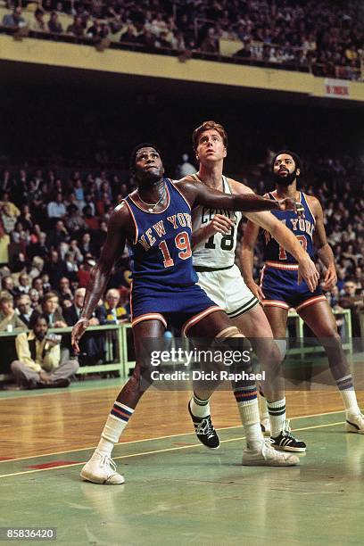 Willis Reed of the New York Knicks boxes out against Dave Cowens of the Boston Celtics during a game played in 1973 at the Boston Garden in Boston,...