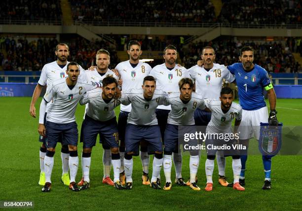 Players of Italy line up prior to the FIFA 2018 World Cup Qualifier between Italy and FYR Macedonia at Stadio Olimpico on October 6, 2017 in Turin,...