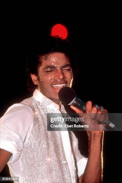 And Michael JACKSON, Michael Jackson performing on stage - Jackson 5 Triumph tour
