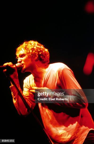 Layne Staley performing with ALICE IN CHAINS