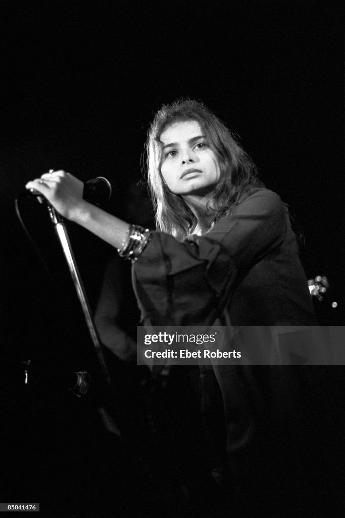Hope Sandoval performing with Mazzy Star at Woody's in New York City