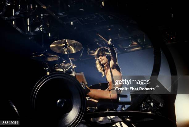 172 Tommy Lee Drums Photos and Premium High Res Pictures - Getty Images