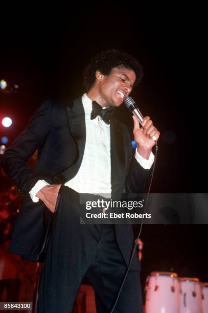 And Michael JACKSON, Michael Jackson performing on stage - Jackson 5 Destiny Tour