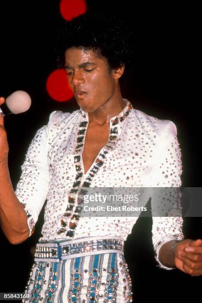 And Michael JACKSON, Michael Jackson performing on stage - Jackson 5 Destiny Tour