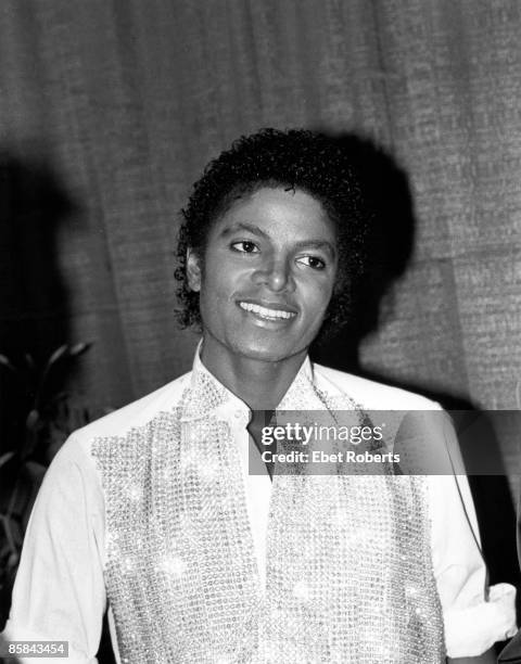 And Michael JACKSON, Portrait of Michael Jackson - backstage during Jackson 5 Triumph tour
