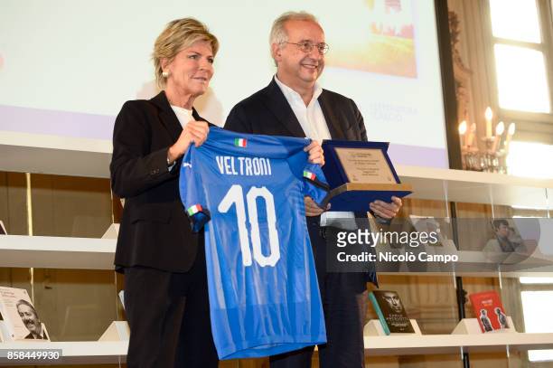 Evelina Christillin awards Walter Veltroni during the award ceremony of the National Football Literature Prize.