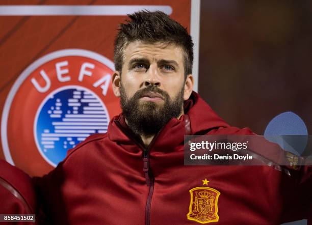Gerard Pique of Spain lines-up for the Spanish national anthem before the FIFA 2018 World Cup Qualifier between Spain and Albania at Estadio Jose...