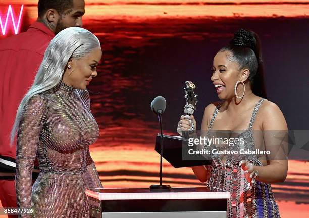 Keyshia Ka'Oir presenst the Best New Hip Hop Artist award to Cardi B onstage during the BET Hip Hop Awards 2017 at The Fillmore Miami Beach at the...