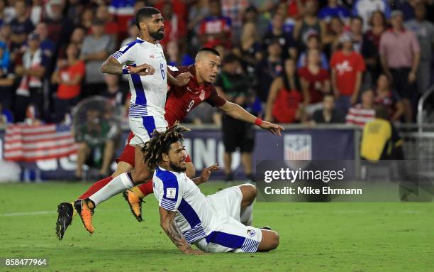 Bobby Wood of United States fights for the ball with Gabriel Gomez and Roman Torres of Panama during the 2018 FIFA World Cup Qualifying match at...