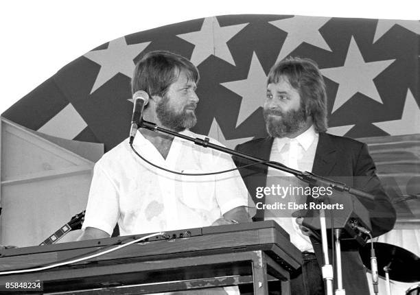 Photo of Brian WILSON and BEACH BOYS and Carl WILSON, Brian Wilson & Carl Wilson