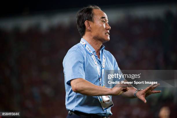 Seongnam FC head coach Kim Hak Beom gestures during the AFC Champions League 2015 2nd Leg match between Guangzhou Evergrande and Seongnam FC on May...