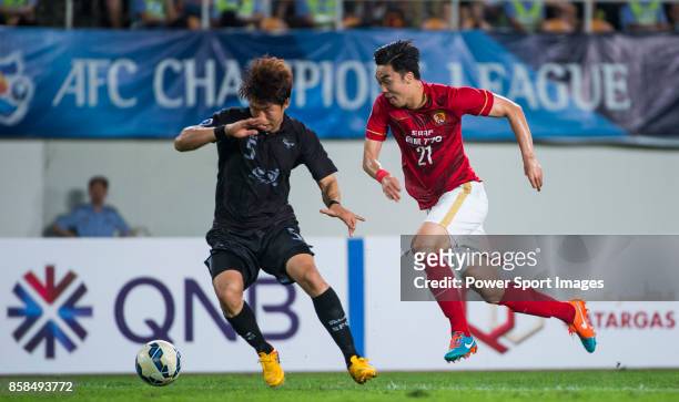Seongnam FC defender Lim Chaimin fights for the ball with Guangzhou Evergrande midfielder Zhao Xuri during the AFC Champions League 2015 2nd Leg...
