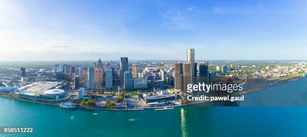 detroit-luftbild-panorama - detroit michigan stock-fotos und bilder
