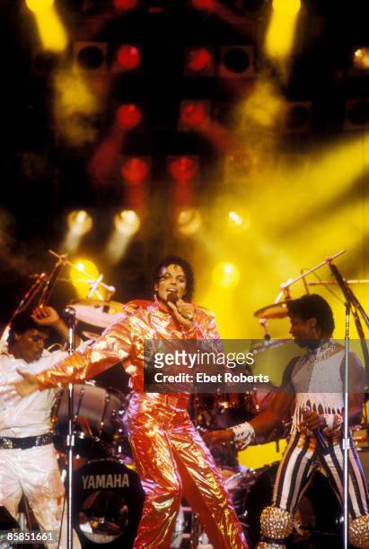 Michael JACKSON and Randy JACKSON and JACKSONS and JACKSON FIVE; L-R: ?, Michael Jackson, Randy Jackson performing live onstage