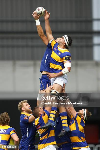 Tom Franklin of Bay of Plenty takes lineout ball during the round eight Mitre 10 cup match between Otago and Bay of Plenty at Forsyth Barr Stadium on...