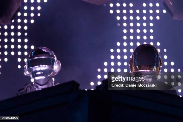 Photo of DAFT PUNK and Thomas BANGALTER and Guy Manuel de HOMEM CHRISTO, Daft Punk performing, stage show and lights