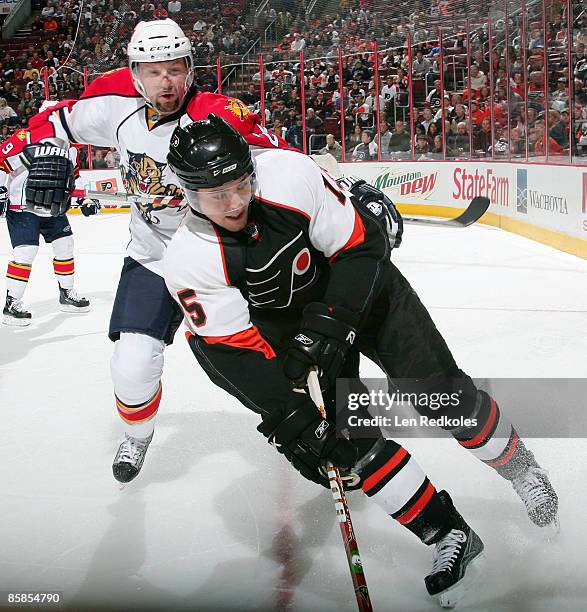 Joffrey Lupul of the Philadelphia Flyers plays the puck in the corner as Jassen Cullimore of the Florida Panthers pursues him on April 7, 2009 at the...