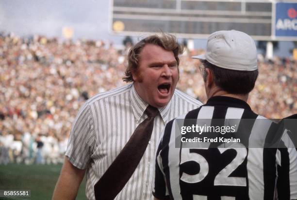 Oakland Raiders coach John Madden upset, yelling at referee during... News Photo - Getty Images Oakland Raiders coach John Madden upset, yelling at referee during... News Photo - Getty Images