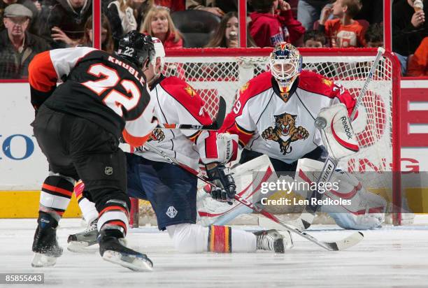 Mike Knuble of the Philadelphia Flyers fires a shot at Tomas Vokoun of the Florida Panthers on April 7, 2009 at the Wachovia Center in Philadelphia,...