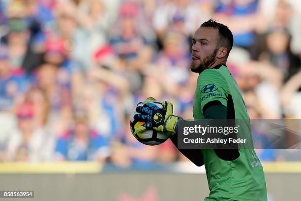 Jack Duncan of the Jets points during the round one A-League match between the Central Coast Mariners and the Newcastle Jets at Central Coast Stadium...