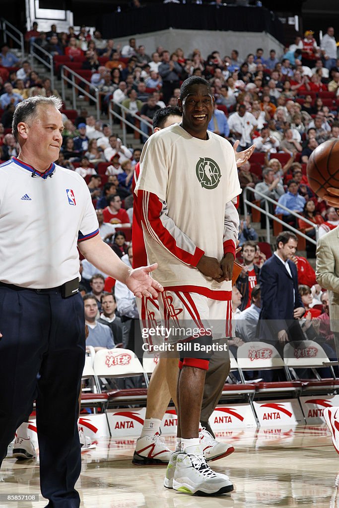 Mutumbo Rockets Dikembe Mutumbo of the Houston Rockets shows off his NBA Green Week ...