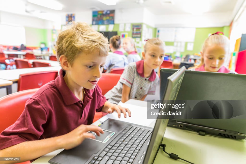 小學學生使用電腦的教育