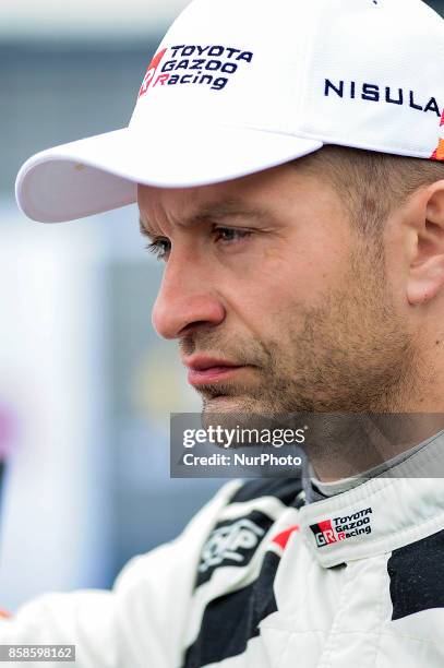 The Finnish driver, Juho Hnninen, of Toyota Gazzo Racing Wrt, speaking with his team during the second day of the Rally Racc Catalunya Costa Daurada,...