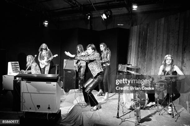 Brian Eno, Phil Manzanera, Rik Kenton, Bryan Ferry, Andy Mackay, Paul Thompson, Roxy Music performing at the Royal College Of Art video studio in...