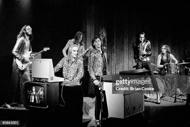 Phil Manzanera, Brian Eno, Rik Kenton, Bryan Ferry, Andy Mackay, Paul Thompson, Roxy Music performing at the Royal College Of Art video studio in...