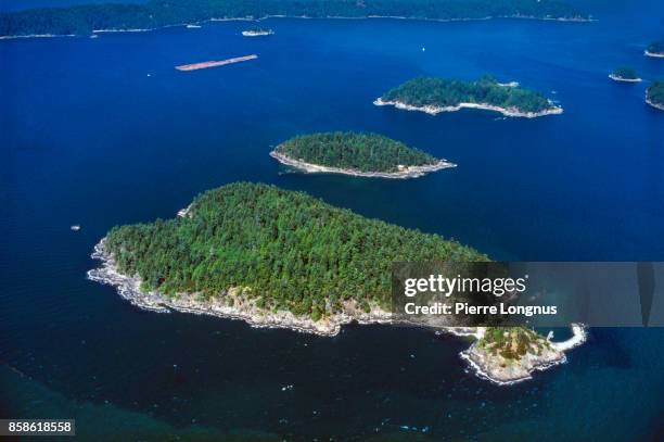 aerial view of british columbia gulf islands, canada - insel salt spring island stock-fotos und bilder