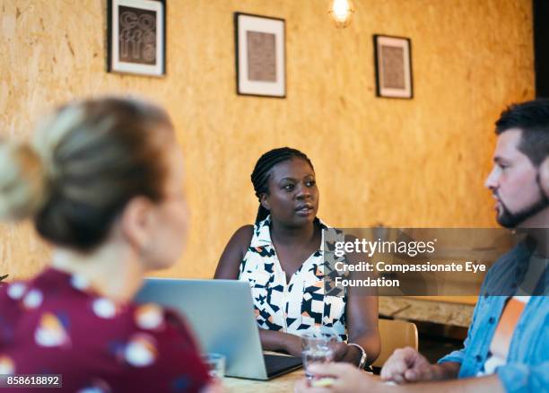 business people having meeting in cafe - montreal black and white photos et images de collection