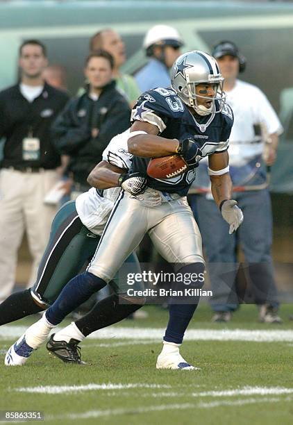 Dallas Cowboys wide receiver Terry Glenn runs with a catch against the Philadelphia Eagles on Sunday, October 8, 2006 at Lincoln Financial Field in...