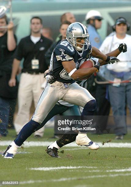 Dallas Cowboys wide receiver Terry Glenn runs with a catch against the Philadelphia Eagles on Sunday, October 8, 2006 at Lincoln Financial Field in...