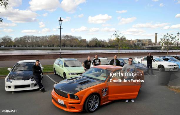 Convoy of Fast & Furious muscle cars drive through London Streets as Universal Pictures teams up with the UK�s ultimate Fast & Furious fans to...