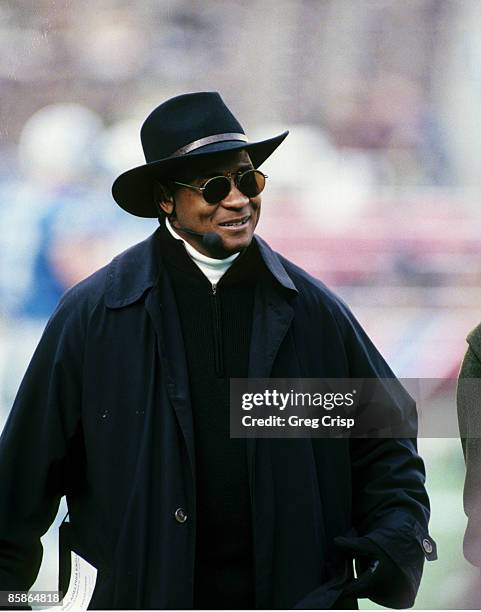 Television sideline reporter Lynn Swann is on hand to report on the Philadelphia Eagles 58-37 victory over the Detroit Lions in the 1995 NFC Wild...