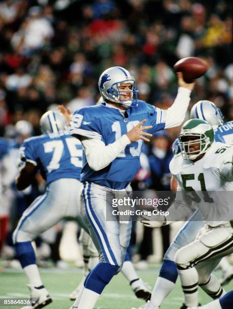Detroit Lions quarterback Scott Mitchell throws a pass during the Lions 58-37 loss to the Philadelphia Eagles in the 1995 NFC Wild Card Playoff Game...