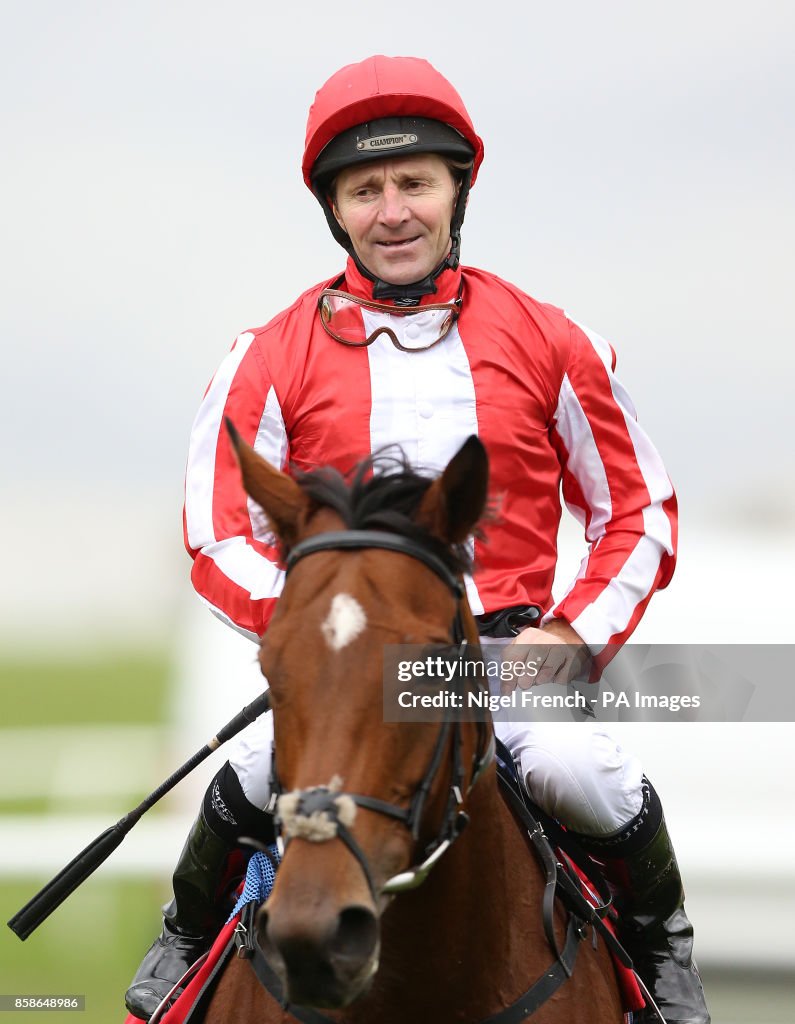 Sun Chariot Day - Newmarket Races