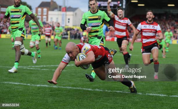 Willi Heinz of Gloucester dives to score their fifth try during the Aviva Premiership match between Gloucester Rugby and Northampton Saints at...