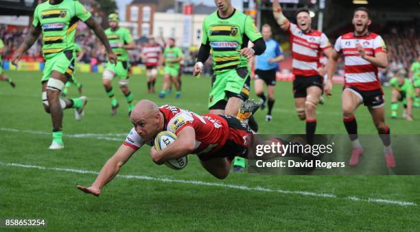 Willi Heinz of Gloucester dives to score their fifth try during the Aviva Premiership match between Gloucester Rugby and Northampton Saints at...