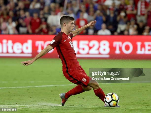 Christian Pulisic of the United States controls the ball during the final round qualifying match against Panama for the 2018 FIFA World Cup at...