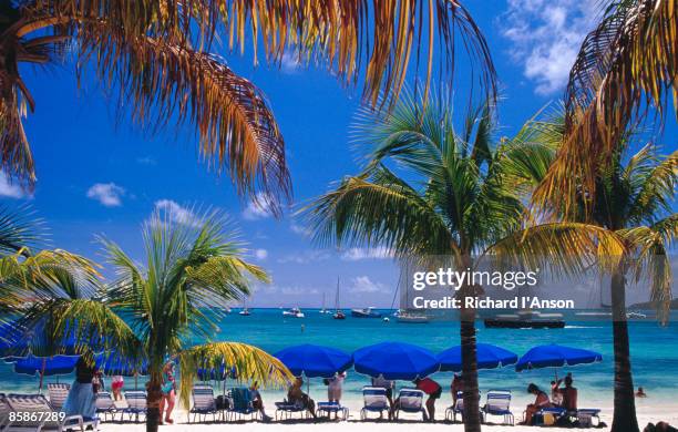 philipsburg beach on great bay. - saint martin caraíbas imagens e fotografias de stock