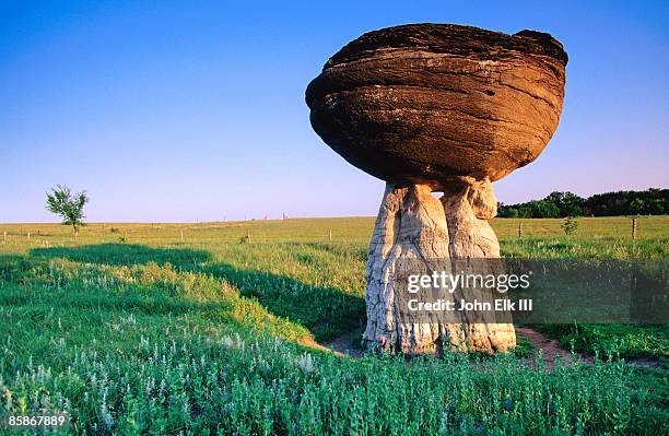 mushroom rock at mushroom rock state park. - v kansas stock pictures, royalty-free photos & images