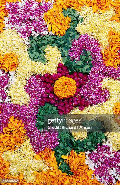 detail of floral decoration called pookkallam at entrance to shop to celebrate onam festival. - onam foto e immagini stock