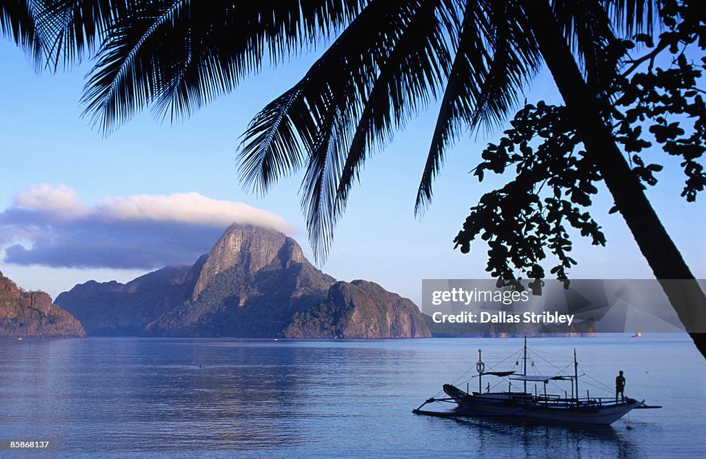 Cadlao Island from El Nido, sunrise.